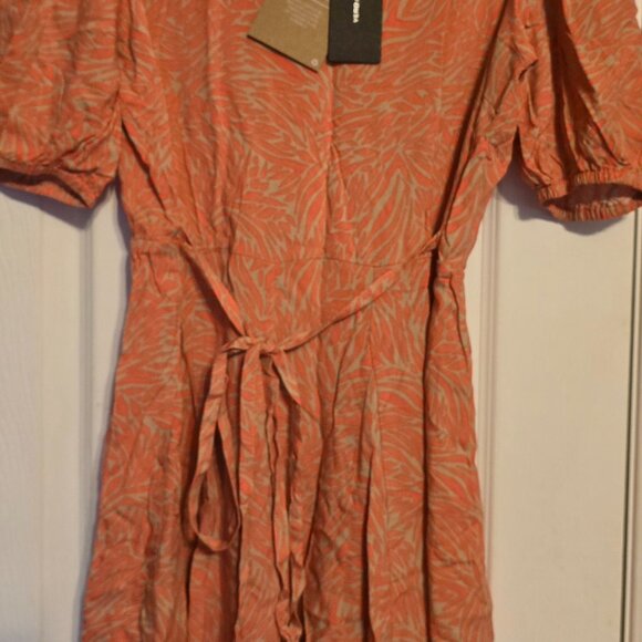 Dresses with tags - Picture 2 of 16